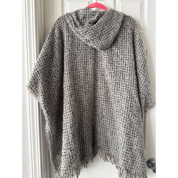 Quagga Dove Feathers Hooded Ruana for Ladies Poncho Sweater - Picture 7 of 9